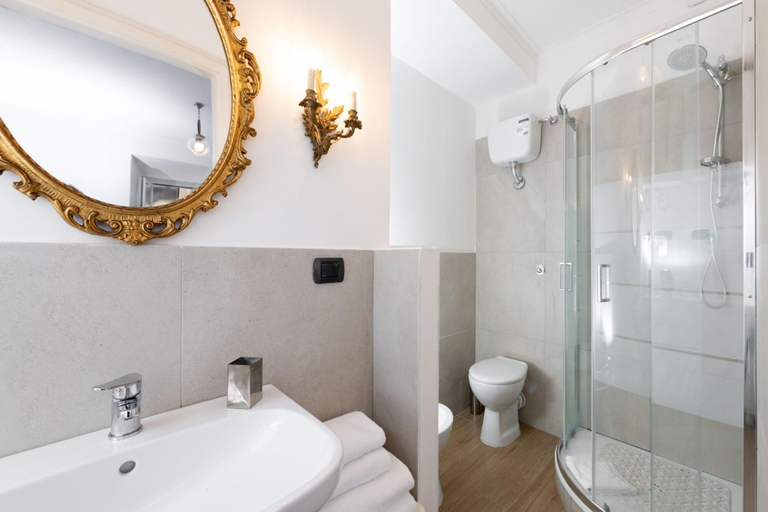 Bathroom 5, Corso Vittorio - Campo de Fiori, Rome