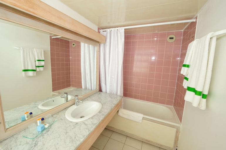 Bathroom 4, Karibea Le Squash Hotel, Fort-de-France