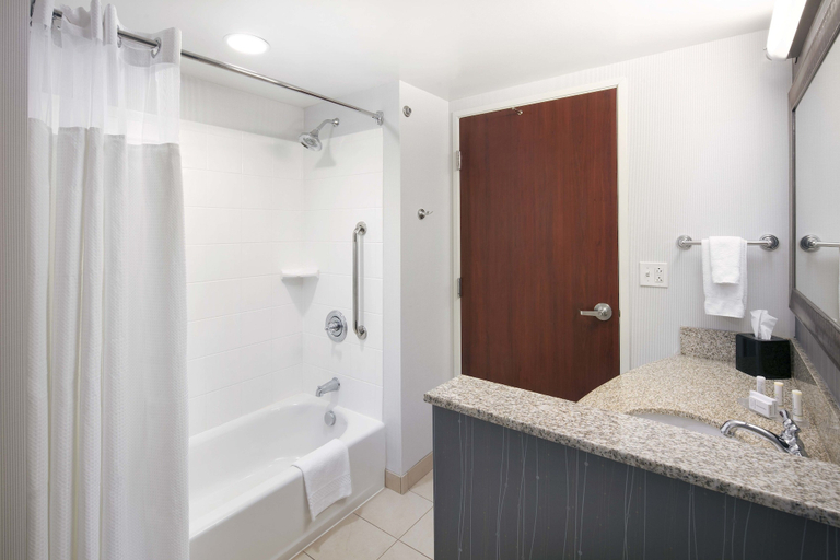 Bathroom 3, Courtyard by Marriott Indianapolis Downtown, Marion