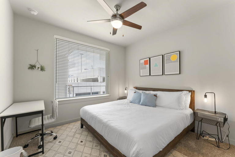 Room 3, Prime Soco Charming 1BR King Suite w Pool Parking, Travis
