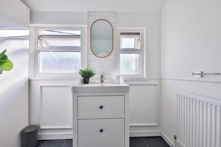 Bathroom 2, Beautifully Designed 2 Bed Apartment, Cardiff