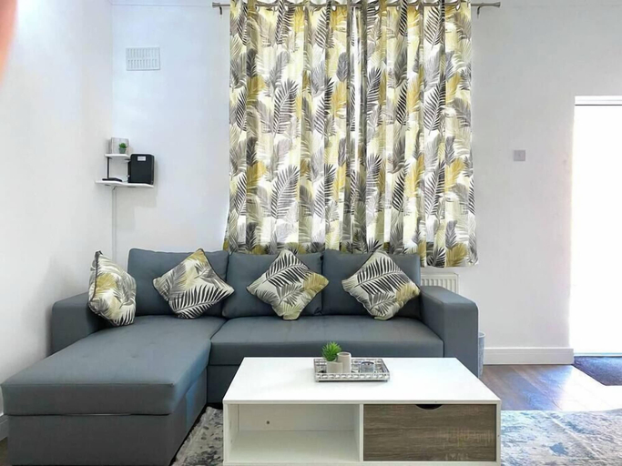 Others 5, 2 Bed Town Centre Free Park Wi-Fi Garden, Buckinghamshire
