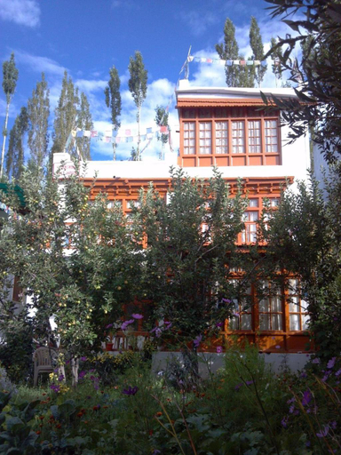 Others 4, Thangkop House, Leh