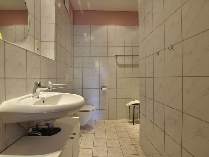Bathroom, Cozy Apartment in Rerik Germany near Sea, Rostock