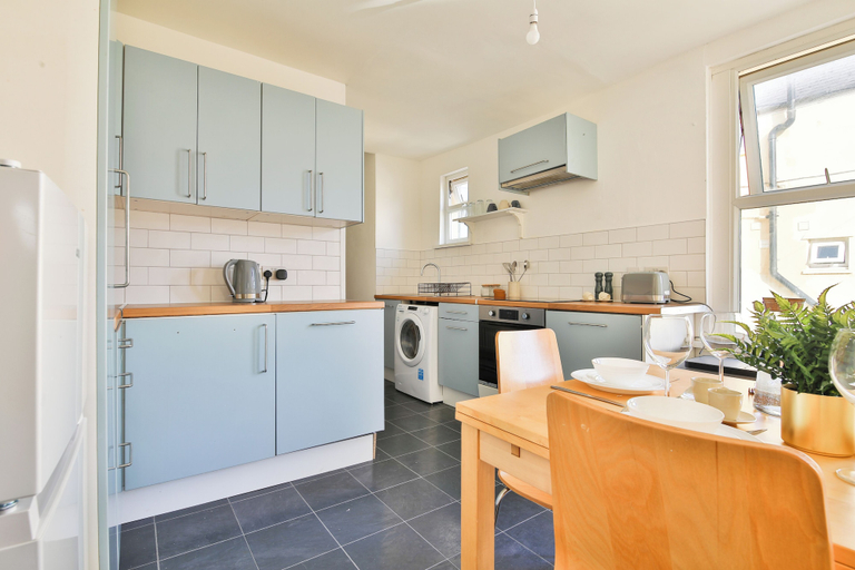 Others 3, Beautifully Designed 2 Bed Apartment, Cardiff