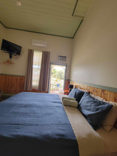 Others 1, Snug as a Bug Omeo, E. Gippsland Bal