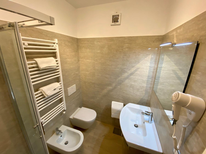 Bathroom 3, Suite House 4343 apartments, Venezia