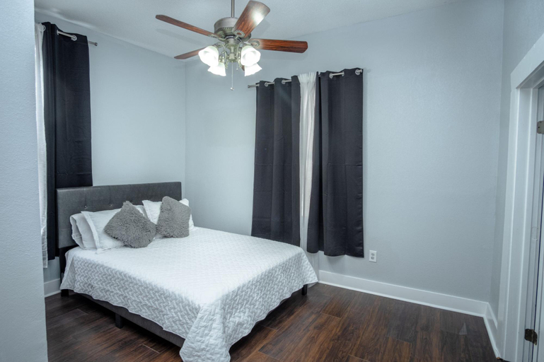 Others 1, Stunning 2br/1ba Historic Pad Few Steps Downtown, Bexar