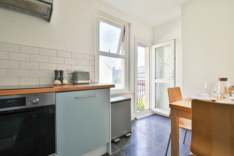 Others 4, Beautifully Designed 2 Bed Apartment, Cardiff