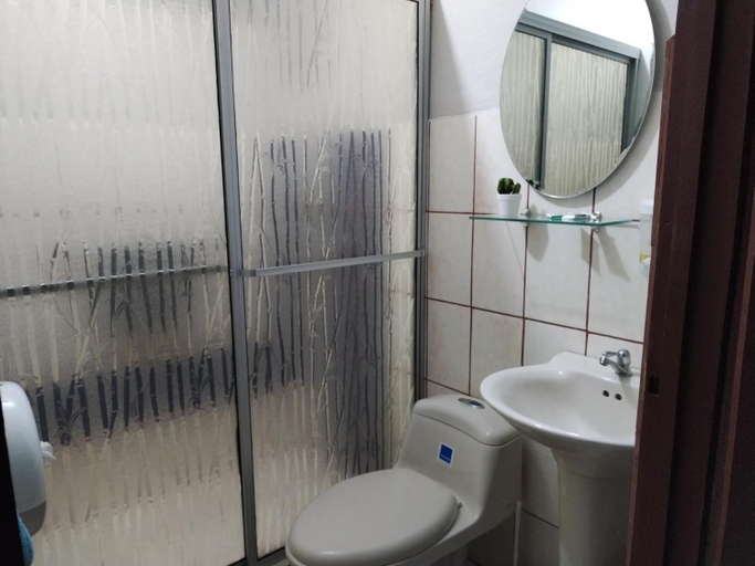 Bathroom 3, Villa Gabriela, Casa Tucan, Liberia
