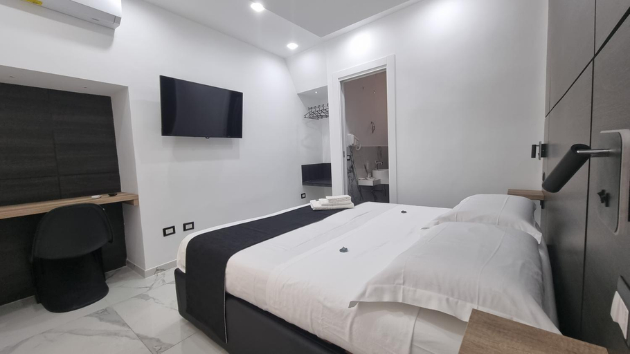Others 4, Rooms Vico Giunti, Crotone
