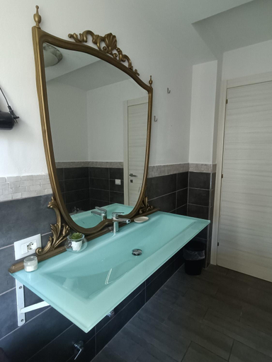Bathroom 2, b&b RetrO'Conero, Ancona