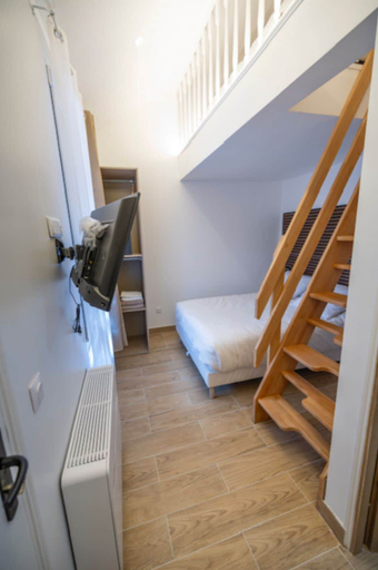 Bedroom 3, hotel du parc canal, Seine-Saint-Denis