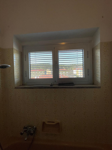 Bathroom 2, da Lilia in Salute&Bellezza Business Apartment, Gorizia