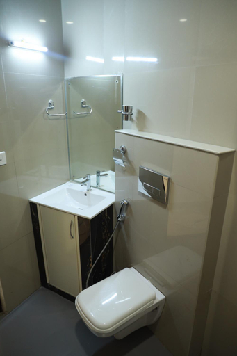 Bathroom, Hotel Centauri, Pathanamthitta