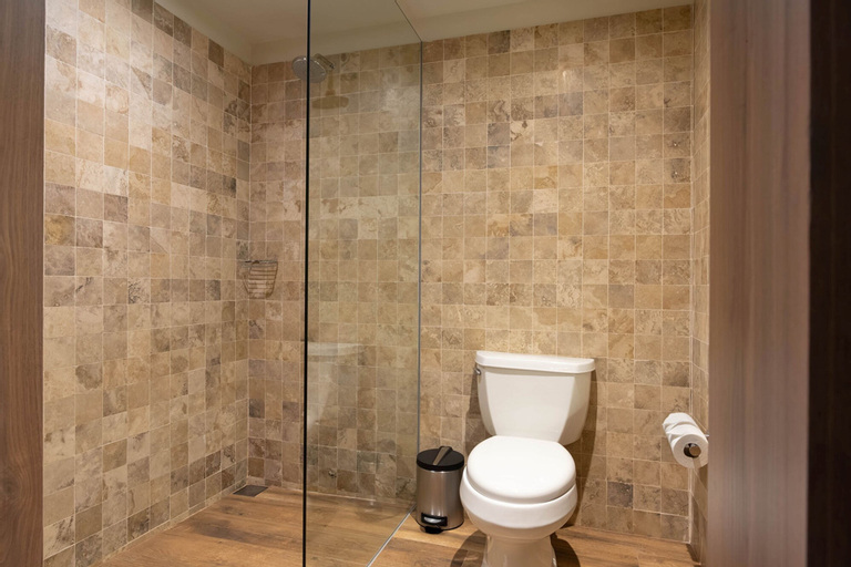 Bathroom 11