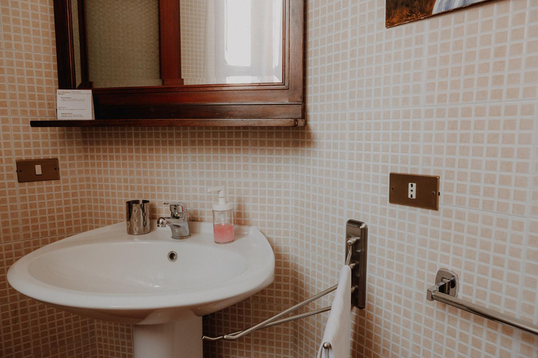 Bathroom 3, La Baronessa B&B, Catania