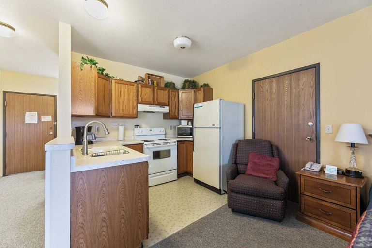Others 5, Iron Ridge Inn Motel, Dodge