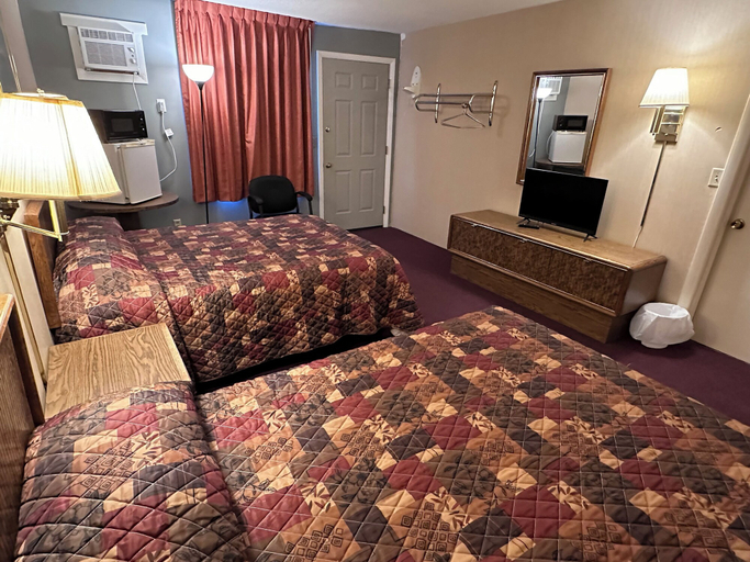 Bedroom 3, Pamola Motor Lodge, Penobscot