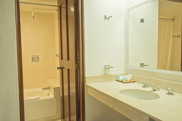 Bathroom, All Ritmo Cancun Resort and Waterpark All Inclusive, Isla Mujeres