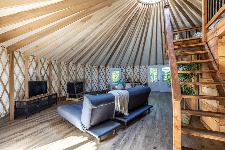 Shared lounge/TV area, Yourtes Glamping du Poisson Blanc, Antoine-Labelle