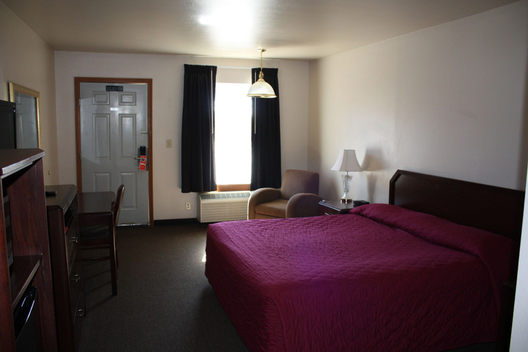 Bedroom 2, Boomtown Inn, Creek