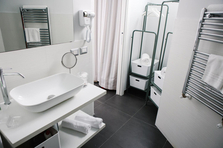Bathroom 2, Casa Consoli, Catania
