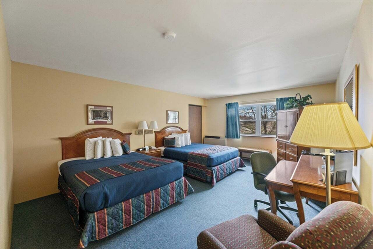 Bedroom 3, Iron Ridge Inn Motel, Dodge