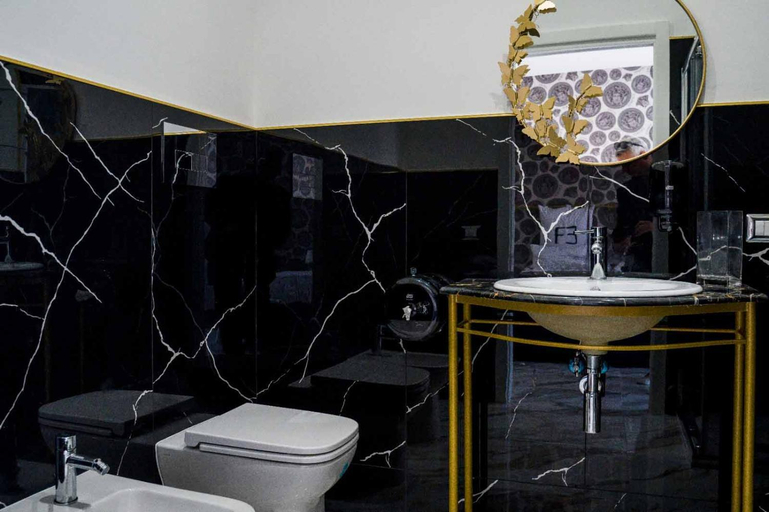 Bathroom 2, EF Luxury Living, Benevento