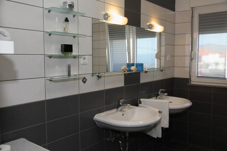 Bathroom 3, Apartment Toma, Solin