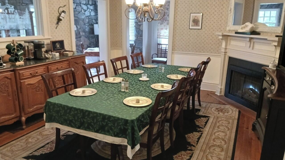 Dining Room 19