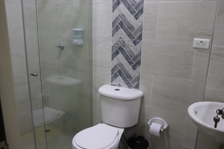 Bathroom, HOTEL GUAMO PLAZA, Guamo
