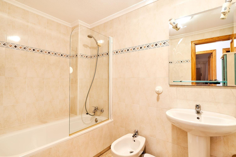 Bathroom 2, Espanhouse Rio Mar, Alicante