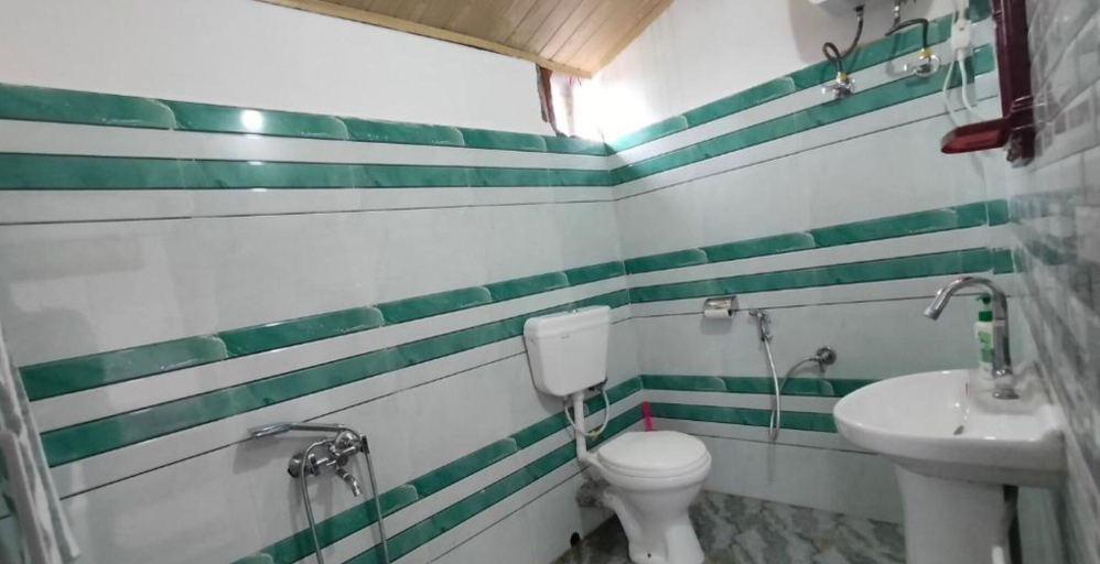 Bathroom 4, Shree Villa Guest House, Varanasi