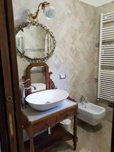 Bathroom 3, Nel giardino di Dafne, Verbano-Cusio-Ossola