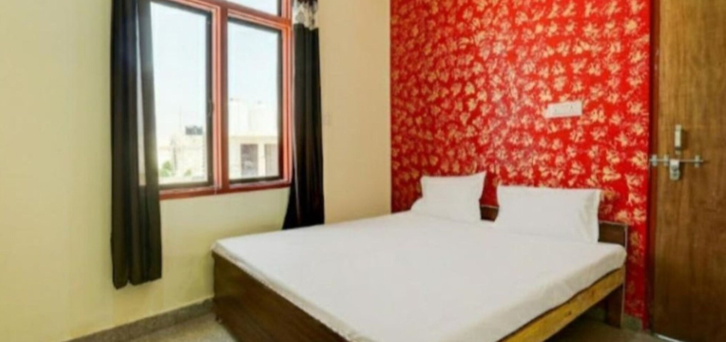 Bedroom 1, Goroomgo Hotel M J Agra, Agra