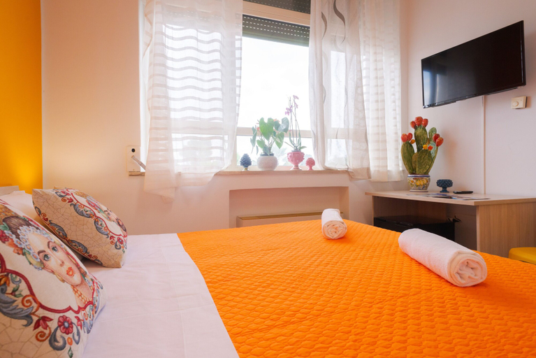 Bedroom 5, Lady Hill, Messina