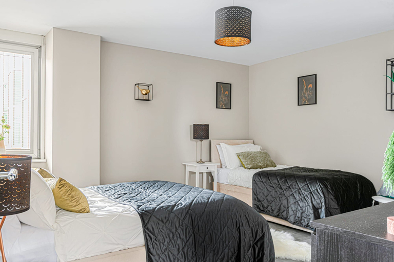 Bedroom 2, Bright Charming Condo Short Walk to Beach Pier, Brighton and Hove