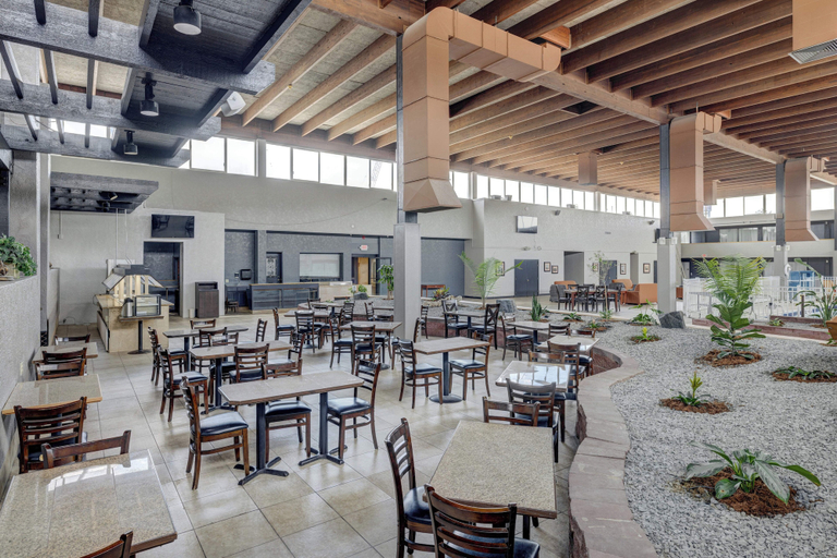 Food & Drinks 5, Riverside Hotel & Conference Center, Natrona