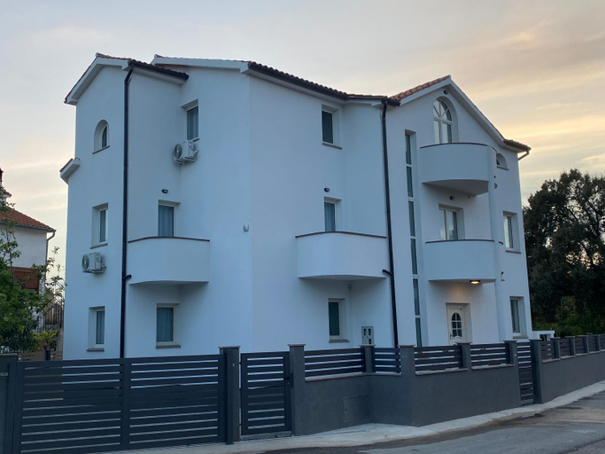 Others 5, Villa Mara, Pula