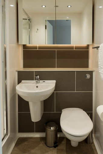 Bathroom 3, The Point, Aberdeen