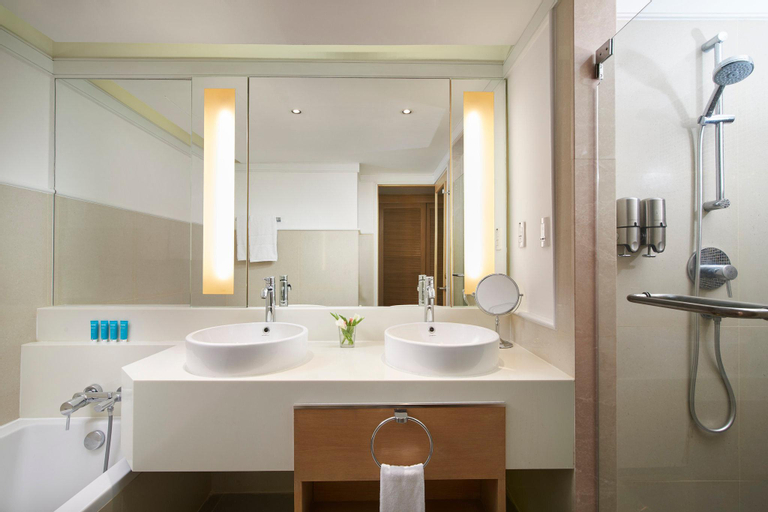 Bathroom 12