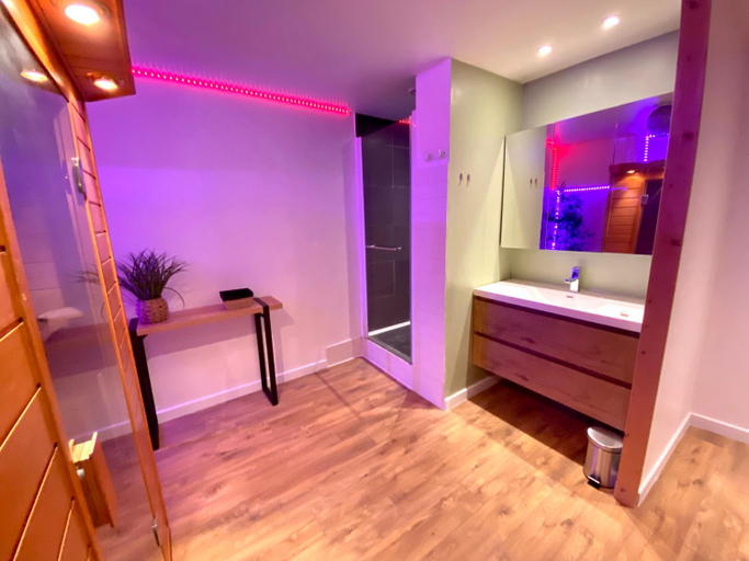 Others 4, COSY & SPA Appartement Luxe JACUZZI SAUNA Suite Cristal, Vaucluse