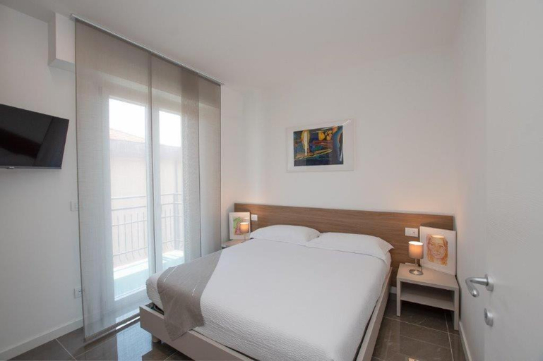 Bedroom 4, Ad un passo da…, Savona