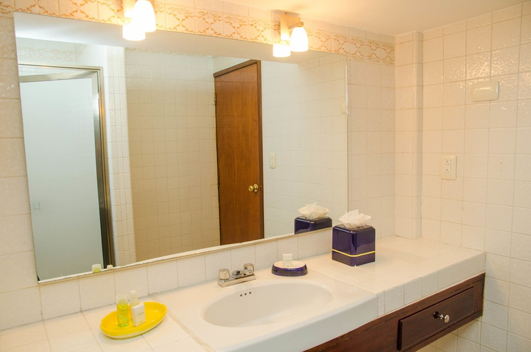 Bathroom 4, Hotel Casa Colonial Cozumel, Cozumel