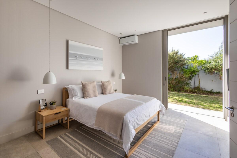 Others 2, Beachy Head Villa - Luxury Villa 100m from beach, Eden