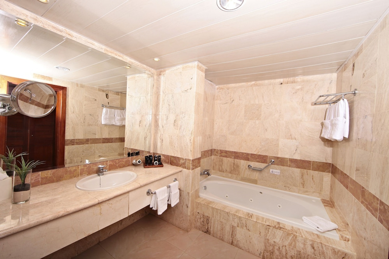 Bathroom 5, Bahia Principe Grand Aquamarine, Salvaleon de Higuey