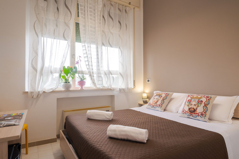 Bedroom 5, Lady Hill, Messina