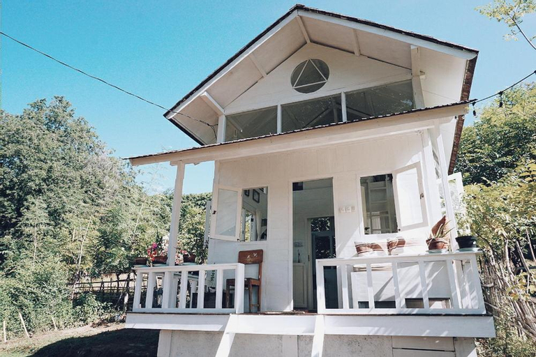 Exterior 4