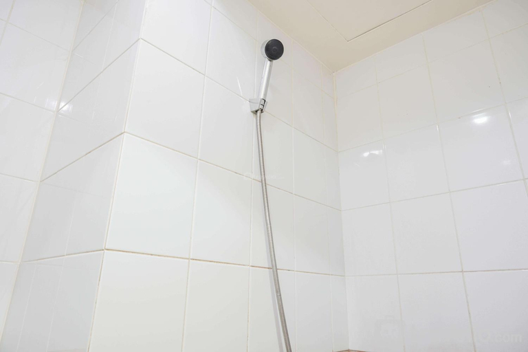 Bathroom, Apartemen Green Pramuka City Executive, Central Jakarta